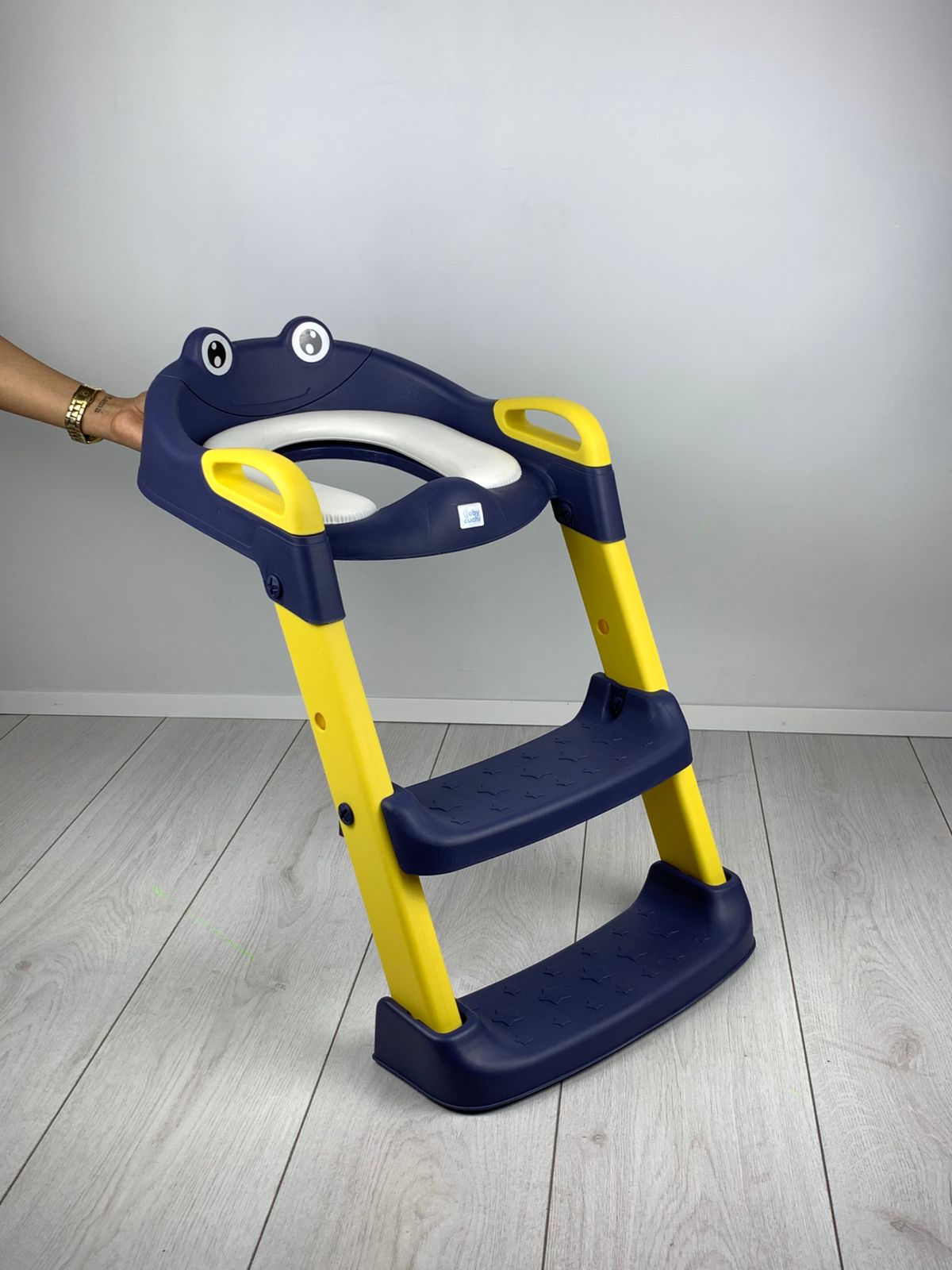 Escalera De Bano Inodoro De Ojitos